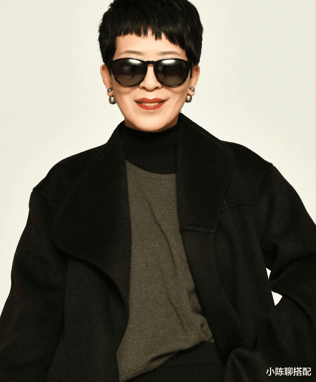 小陈聊搭配 为什么你一穿黑色就显得“老气”？黑色显高级的秘诀在这