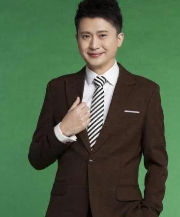 杨帆|央视主持杨帆，被张蕾母亲看好，为何却娶了普通人当妻子？