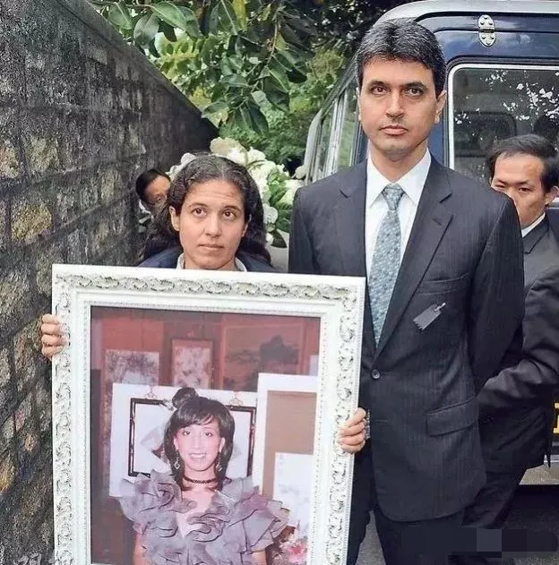 何超英|从赌王最美千金到疯癫：她是如何被毁掉的