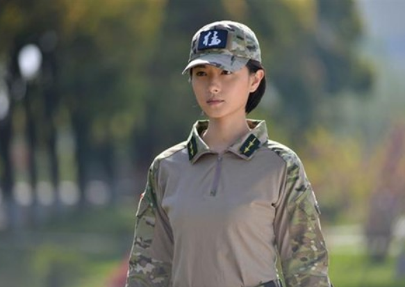 军人|浓妆艳抹就别演军人了!这8位女星告诉你,什么才是飒爽英姿
