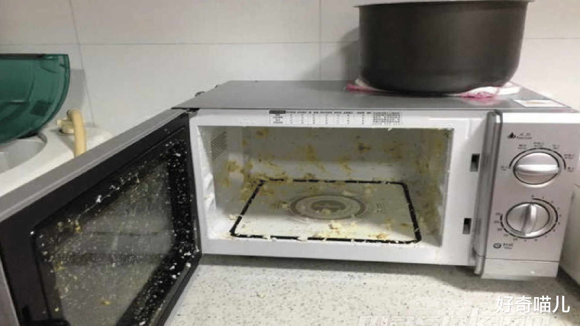 好奇喵儿|千万不要再微波炉里加热这几种食物,加热后的菠菜马铃薯毒性大发!