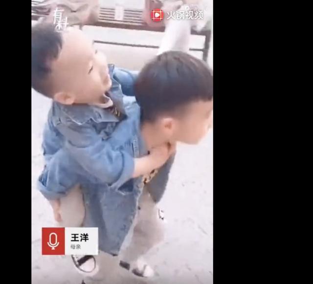 生活美学家 3岁弟弟问5岁哥哥：你爱我吗？哥哥的回答太温暖了