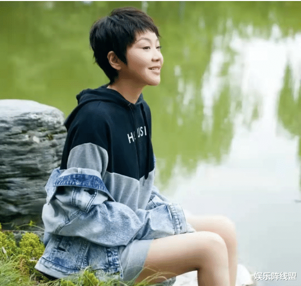 闫妮|闫妮的霸气情史，离婚17年交往三任小男友，仍与前夫如亲人一般