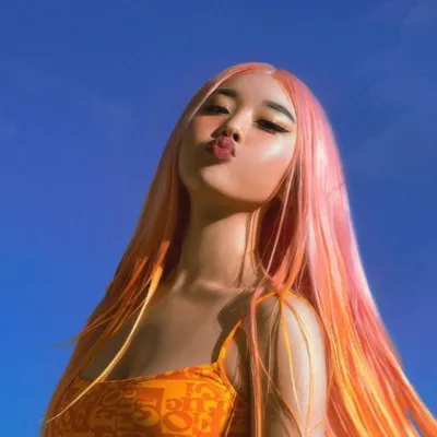 InsDaily|翻版Jennie？这个美女DJ凭“杰尼龟脸”出圈，肉肉身材甜中带辣…