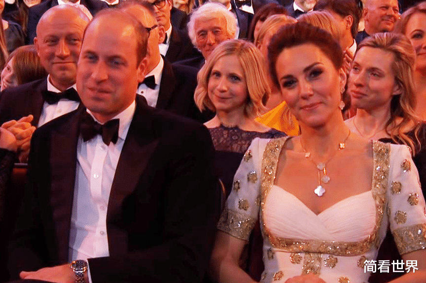 威廉|凯特披金光闪闪战袍高调痛击梅根，与威廉亮相首映礼，公婆来助阵