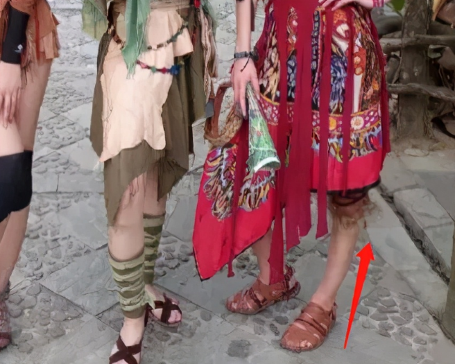 Angelababy|娱乐圈塑料姐妹情:钱可以一起赚,饭可以一起吃,但老娘必须最美