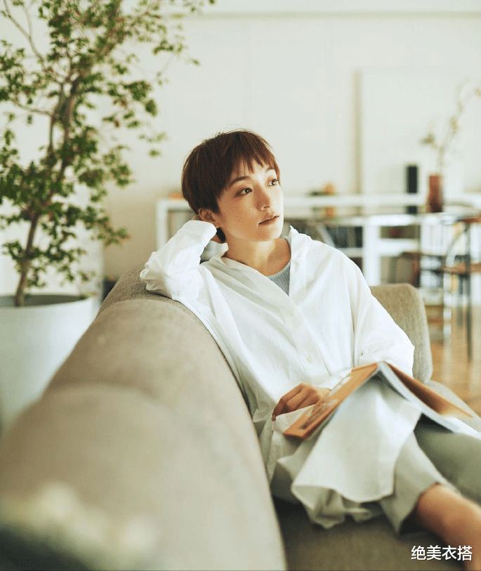 衬衫 为什么中年女人“烫发”显老气?3留、3不留的造型精髓,鲜为人知
