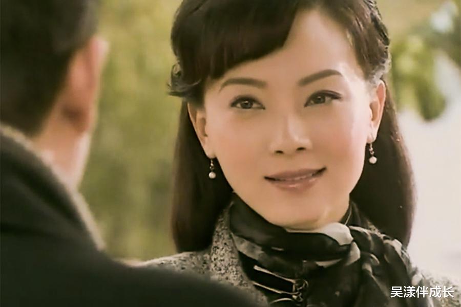 吴漾伴成长 张爱玲：一个女人的卑微，从缺钱开始