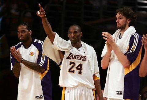 可馨育娃|作为队友，称赞科比的有哪些？指责的呢？顶级球星不会在乎数据