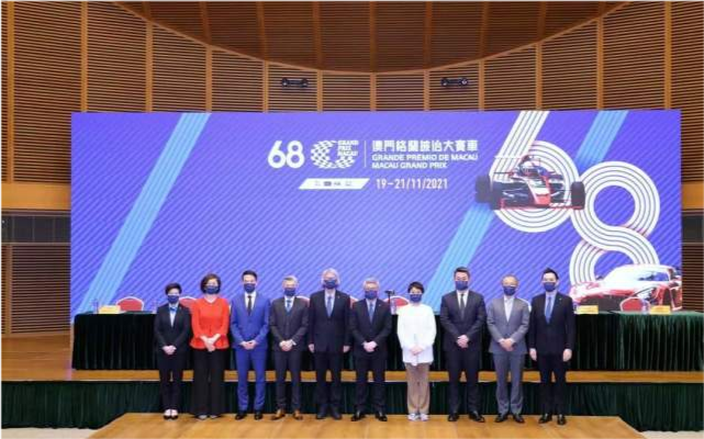 谢贤|何猷君陪妈妈看画展被偶遇，四太为照顾奚梦瑶坐月子，上海澳门两边跑