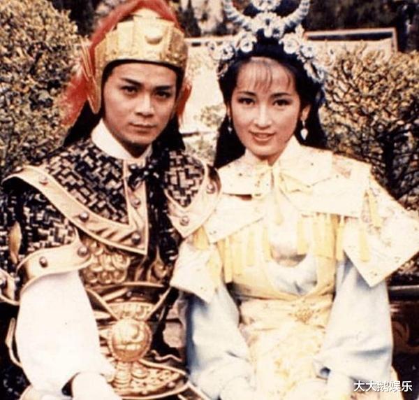 黄日华|容忍妻子出轨，屡遭背叛却不离婚，黄日华才是真男人