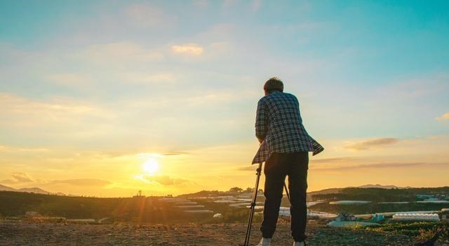  若是你掉进钢水里，会发生什么？是先感到疼痛还是没疼就化了？