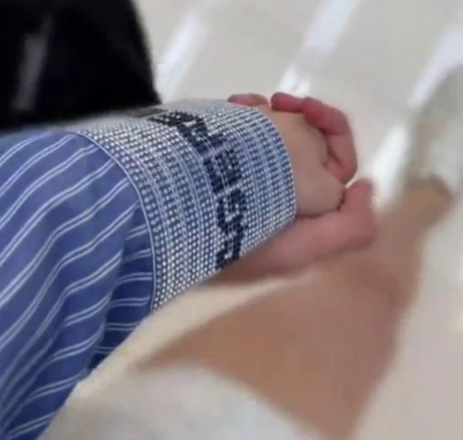 张柏芝|张柏芝大方晒与男性牵手照，自称很幸福，网友：恋情曝光？