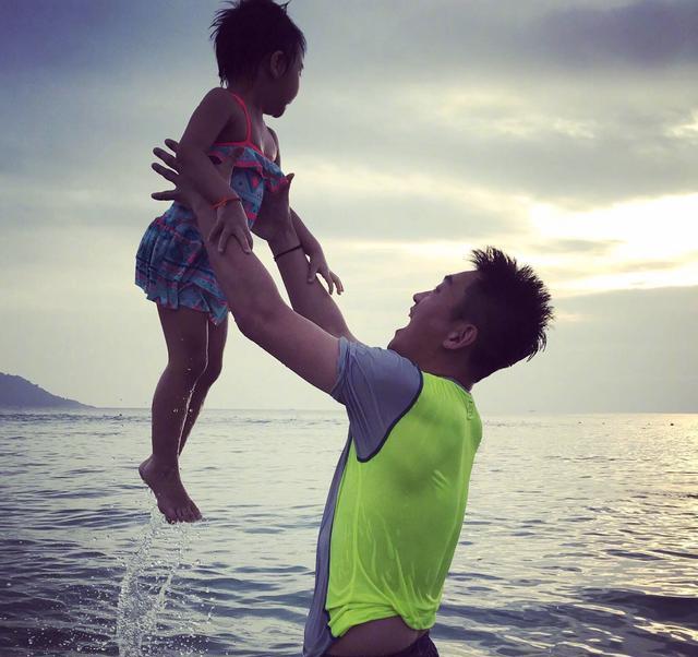 罗云熙|瞿颖：三度被男友欺骗，错爱张亚东11年，45岁甘做后妈