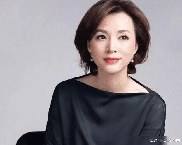 央视|董卿到底干什么了？为何遭网友集体呼吁：滚出央视！