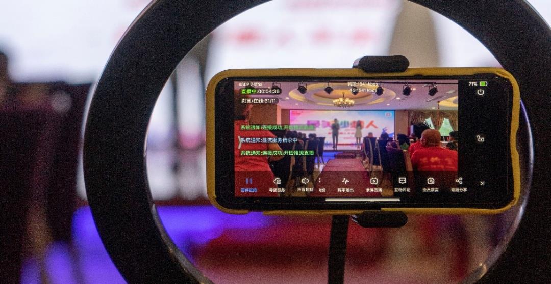 江南征|全网粉丝过亿，30天销额破8000万，小杨哥“反向带货”也疯狂？