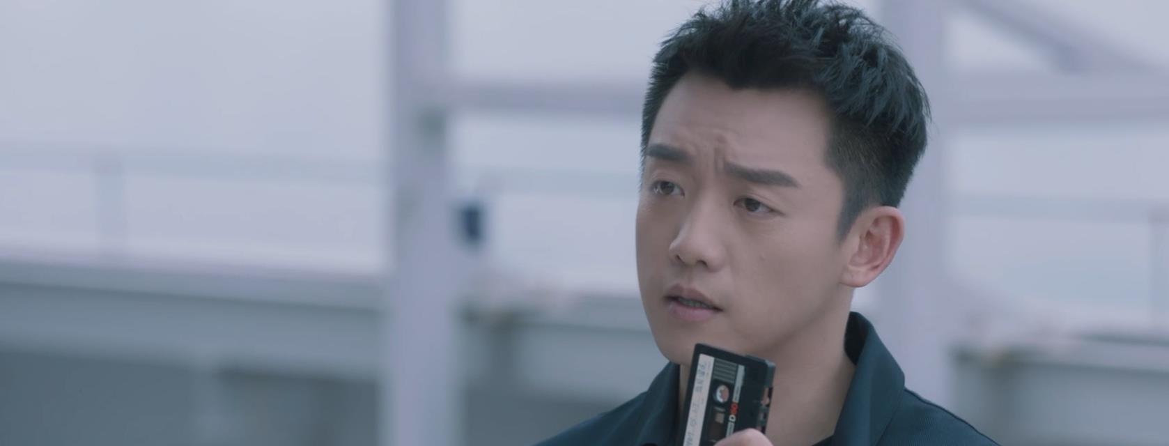 吴镇宇|《也平凡》季挺山事情暴露被抓，季平出逃，一家三口却在天台见