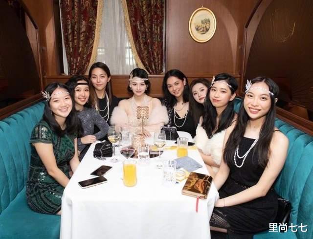 里尚七七|邱淑贞为女儿庆生，女儿满身珠宝似贵妇，她靠一串珍珠艳压众名媛