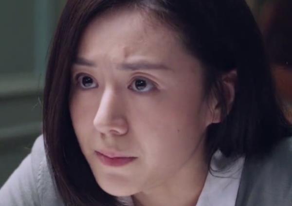 迪丽热巴|之前给迪丽热巴作配，如今在《突围》里客串，王嘉绮越来越美了