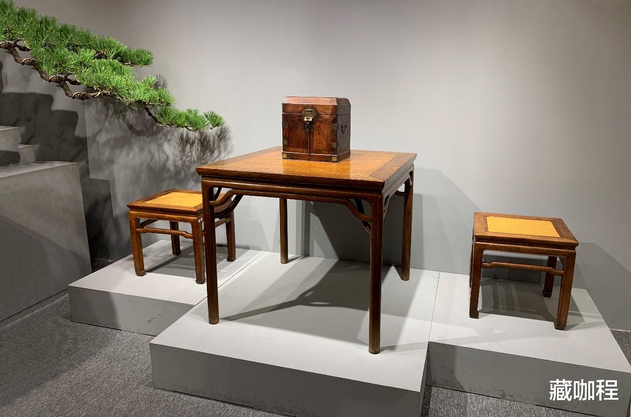 黄花梨材质无误,罗锅枨加霸王枨方桌终流拍