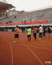苏月瑾 “谁知道这个红点是干什么用的？答案让人意想不到，哈哈哈哈哈”