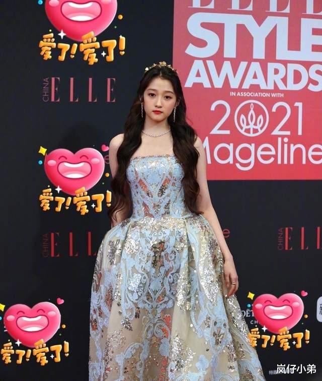 |ELLE盛典出意外，红毯环节延期到深夜，女星造型脱妆状态受影响！