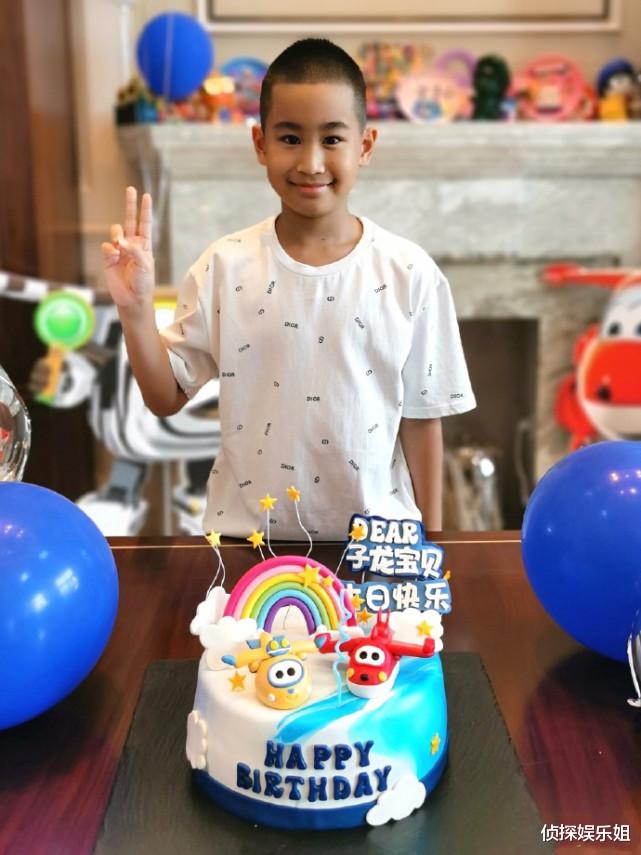 赵文卓|赵文卓夫妇庆儿子满10岁,13岁大女儿身高超妈妈,一家五口好有爱