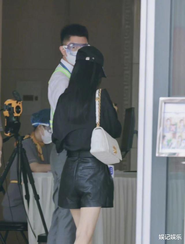 霍尊|赵丽颖在上海边工作边带娃,飞北京前冯绍峰去接孩子,两人超默契