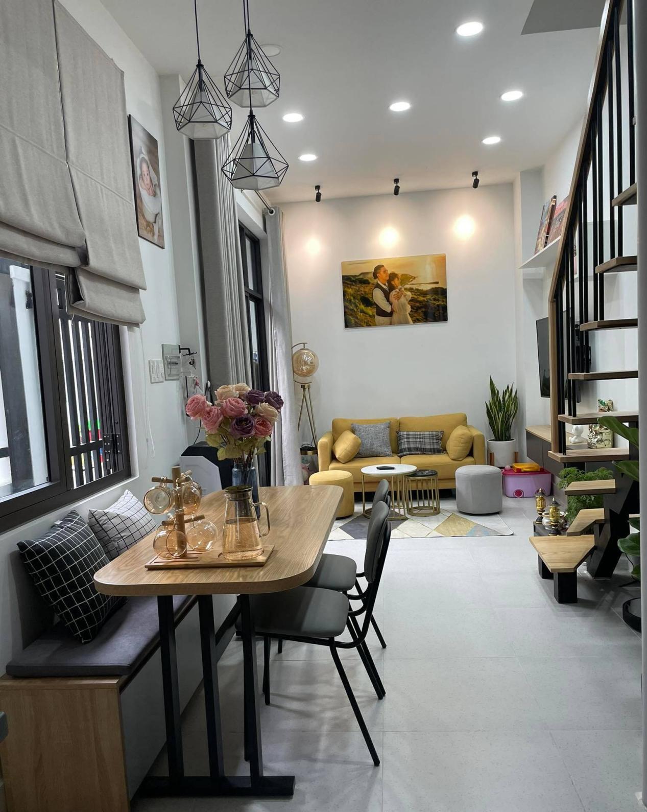 28㎡老房翻修一下,2层变3层,门口圈出玄关+杂物间,好住得很!