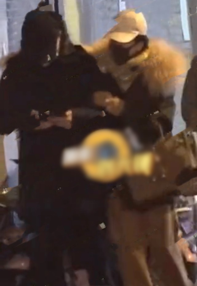 |文章游佛寺被偶遇，用死亡眼神怒瞪偷拍镜头，网友曝他拜佛时哭了