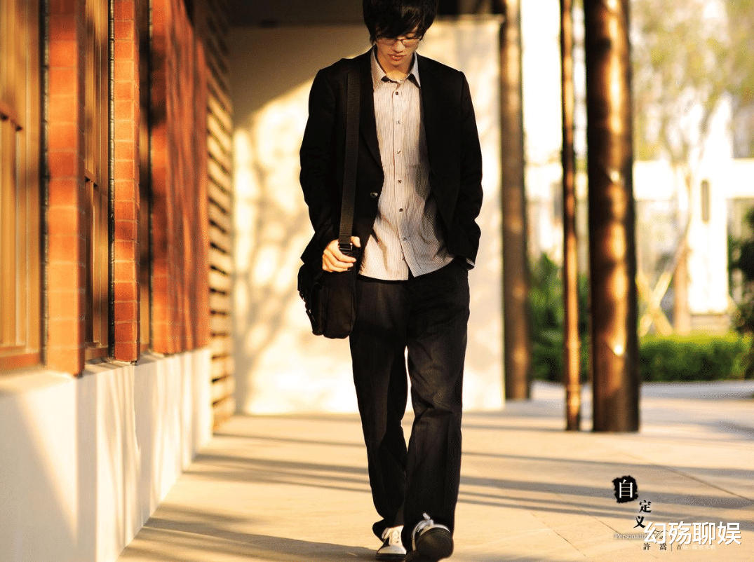 许嵩|他被称“小周杰伦”，三拒《我是歌手》，如今却沦落到被网红“嘲讽”