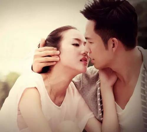 钟汉良|唐嫣直言，女演员喜欢和钟汉良拍吻戏，原来李小冉没说谎