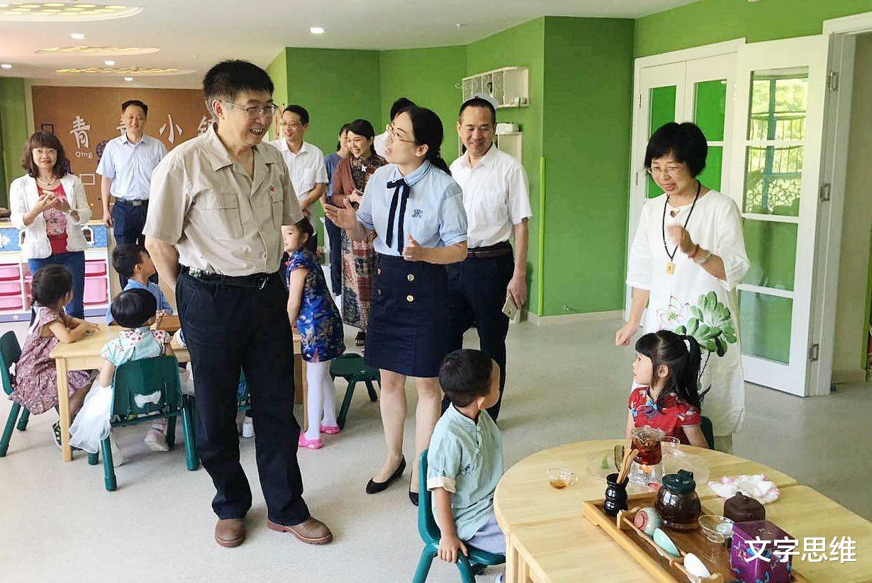 文字思维 明明缺老师,为什么每年学校招聘老师的名额还那么少?