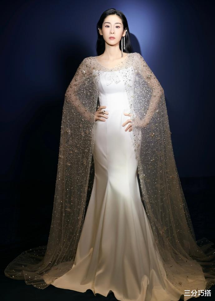 穿衣搭配|张碧晨真的不要再瘦了，这么窄的裤腿都填不满，衣服松垮不美观