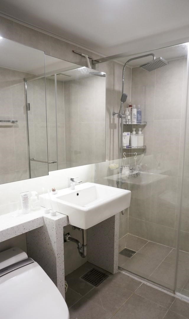 96㎡硬装看着没什么，软装一搭配就有了家的感觉，是年轻人的审美