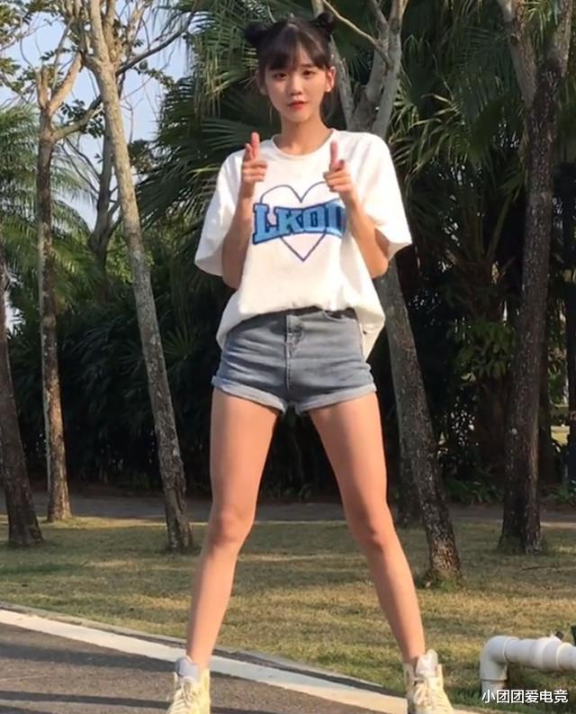 王者荣耀|井川里予在学校时的素颜照曝光，与直播王者荣耀时的样子差距太大！