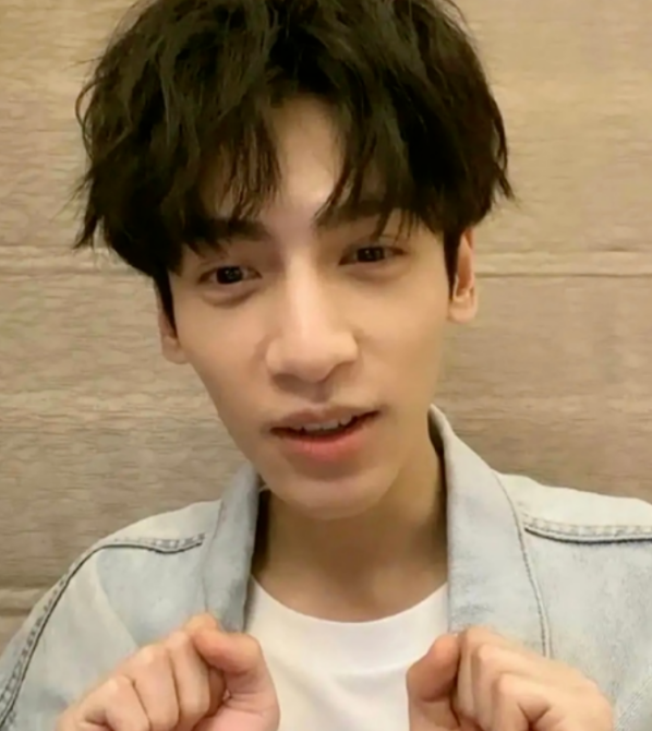 西芹 罗云熙瘦了之后，感觉整个人都脱相了，像极了小老头