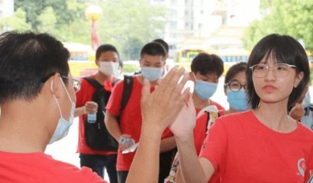 依科育儿吧|继中考改革之后，“高考复读”也被限制，网友表示：早该改革了