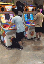 小叶娱记 以为女友家只是一般富裕，直到打开他爸的U盘，我呆住了