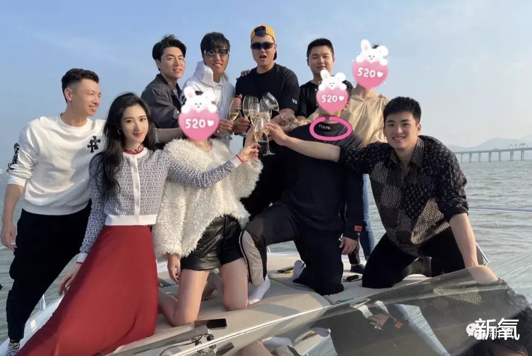 张哲瀚|刚成顶流就被爆女友，脱粉回踩疯狂爆料，但女友也太好看了吧！