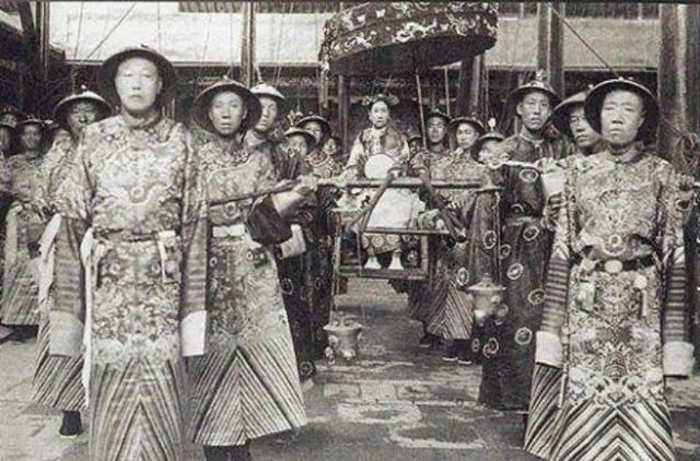 奶豆说育儿|清朝真正的罪人不是慈禧,而是此人,他让中国陷入国耻的黑暗中