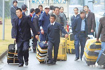對中國“特殊照顧”，遣返華人員工，如今自食惡果，此國後悔晚瞭-圖5