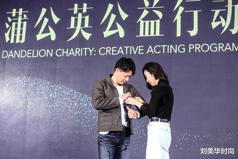 刘美华时尚|帅气的男人老了也好看，段奕宏穿的服装很简单，气场依旧很帅气