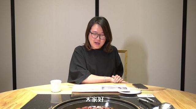 |网红“浪味仙”性别之谜，单身10年独自带娃，女装大佬实属无奈