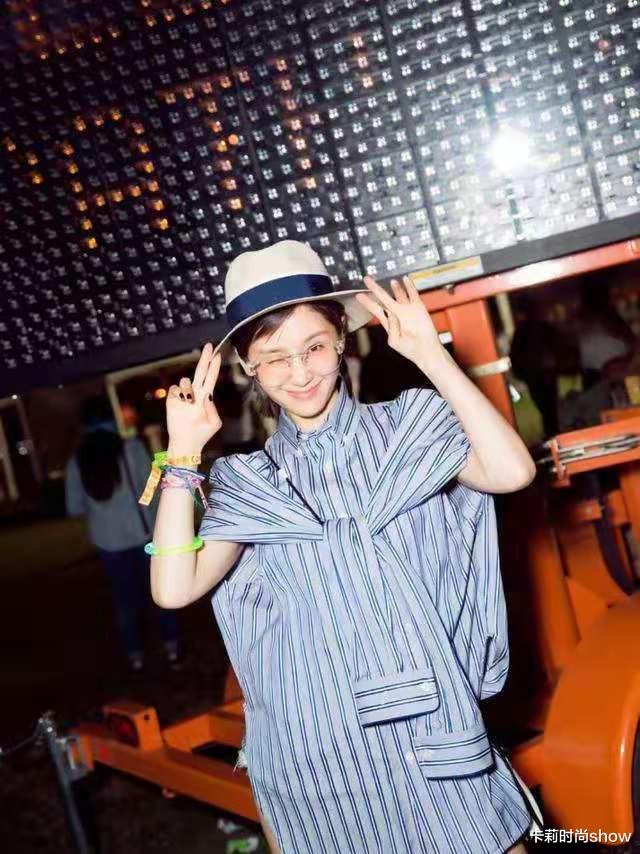 卡莉时尚show|又被王子文惊艳到了,衬衫都能穿出新花样,这时尚感一般人想不到