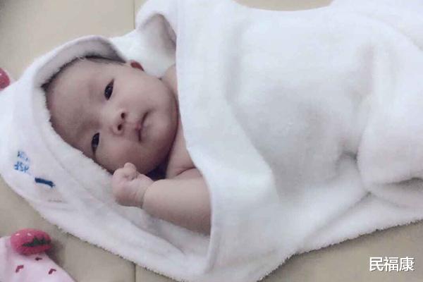 民福康|两代人的矛盾：宝宝到底睡不睡枕头？枕头睡与不睡，孩子有何差距