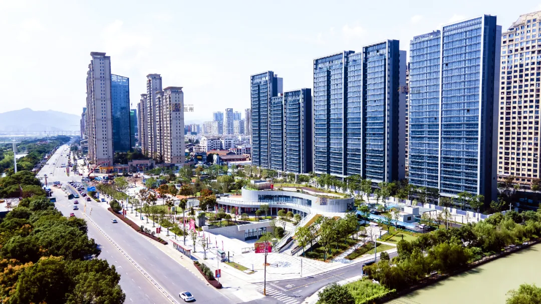 不动产登记|吵翻天了！留香园之后，市区很多豪宅也顶不住了，纷纷封阳台！谁对谁错?