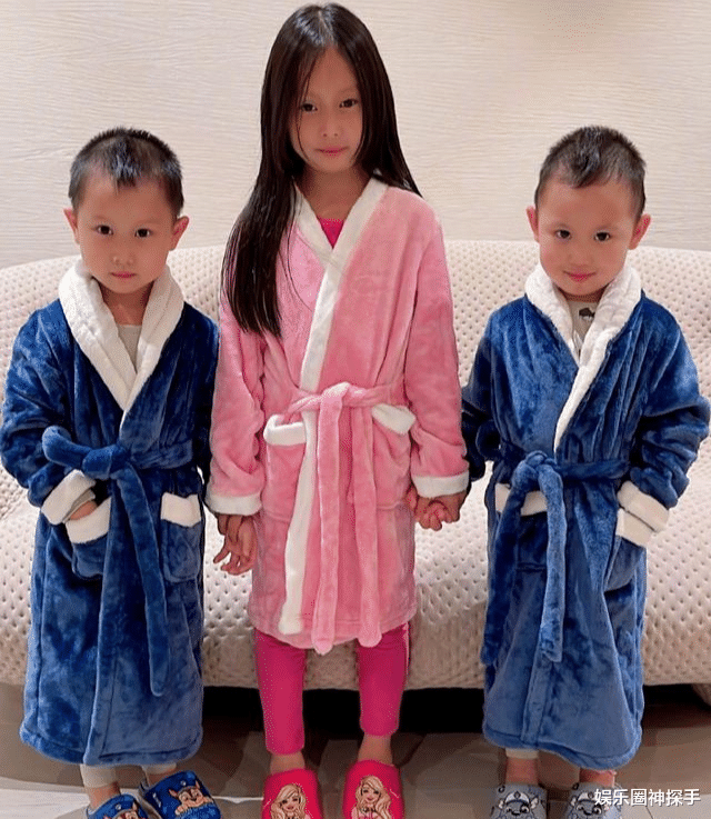 关颖|关颖45岁依旧靓丽，6岁女儿很时尚，2个儿子像双胞胎