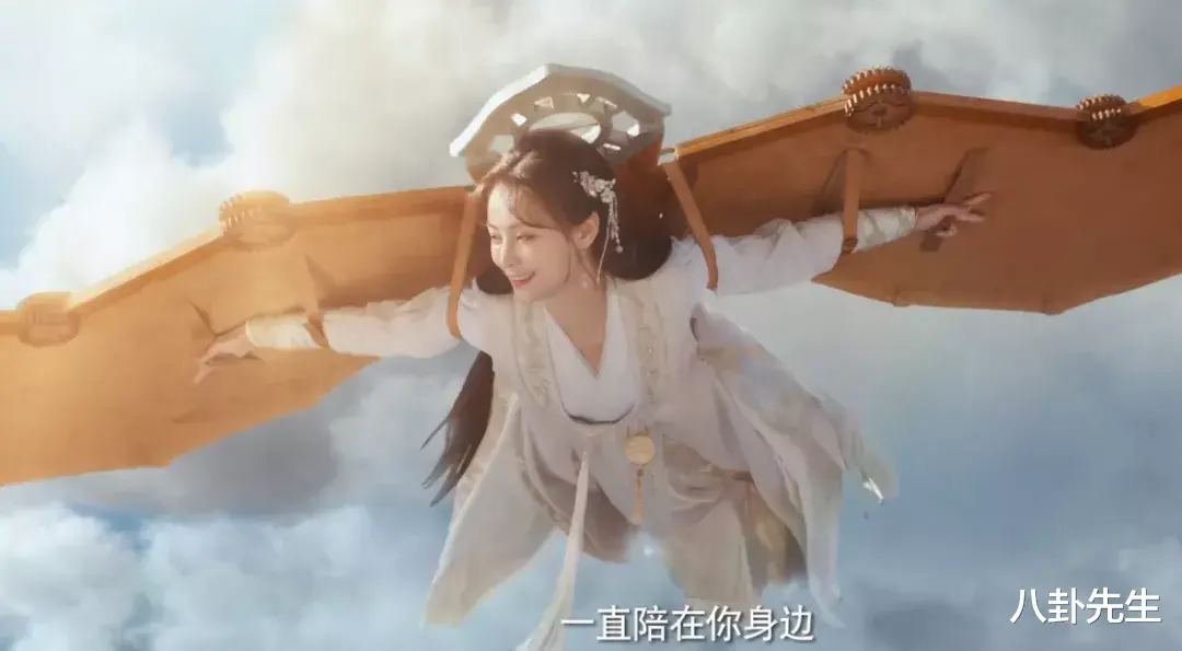 国产剧|国产剧真敢拍！女主坠楼安全落地，神仙打架用枪，古代惊现热气球