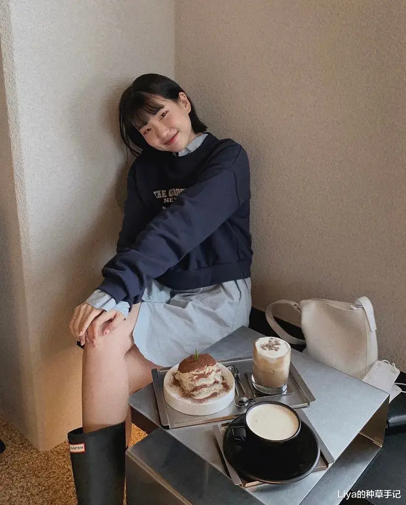 Liya的种草手记 卫衣 + 半裙 = 好看 + 高级